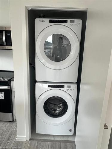 26-11 Lytham Green Circle, Newmarket, ON - Indoor Photo Showing Laundry Room