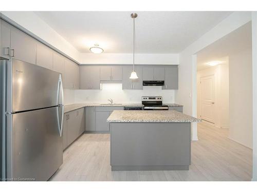 83-261 Woodbine Avenue, Kitchener, ON - Indoor Photo Showing Kitchen With Upgraded Kitchen