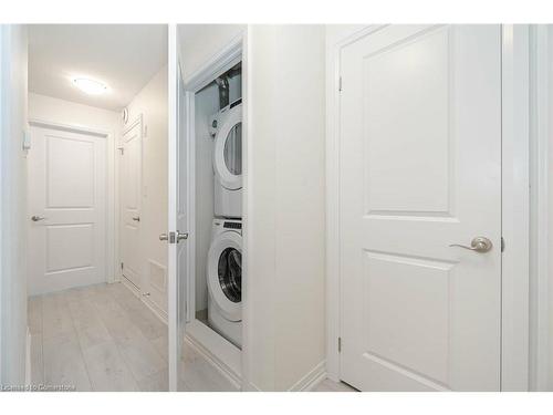 83-261 Woodbine Avenue, Kitchener, ON - Indoor Photo Showing Laundry Room