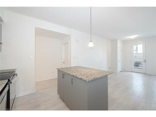 83-261 Woodbine Avenue, Kitchener, ON - Indoor Photo Showing Kitchen