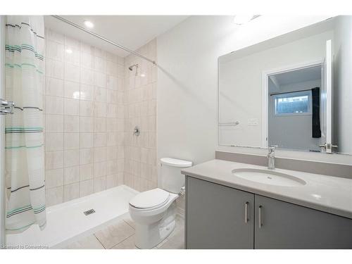 83-261 Woodbine Avenue, Kitchener, ON - Indoor Photo Showing Bathroom