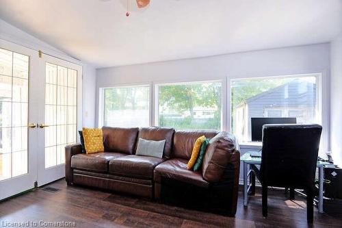 681 Crescent Road, Fort Erie, ON - Indoor Photo Showing Living Room