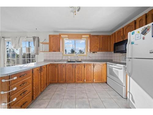 3062 Old Hwy 17, Clarence-Rockland, ON - Indoor Photo Showing Kitchen