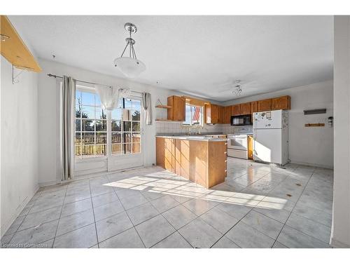 3062 Old Hwy 17, Clarence-Rockland, ON - Indoor Photo Showing Kitchen