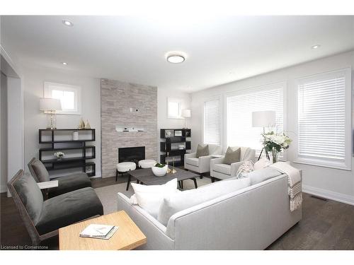 3025 Annalysse Drive, Orillia, ON - Indoor Photo Showing Living Room