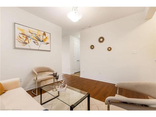 6 West Oak Trail, Kitchener, ON - Indoor Photo Showing Living Room