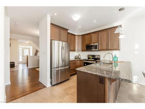 6 West Oak Trail, Kitchener, ON - Indoor Photo Showing Kitchen With Upgraded Kitchen