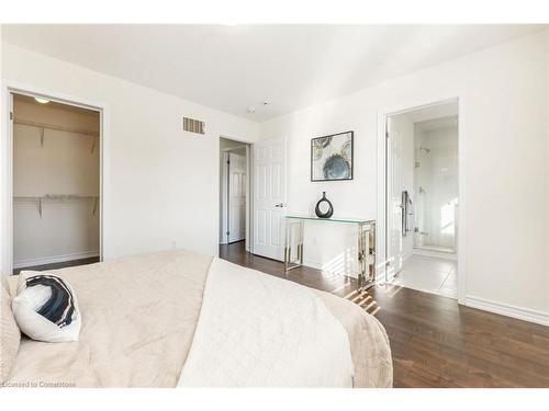 6 West Oak Trail, Kitchener, ON - Indoor Photo Showing Bedroom