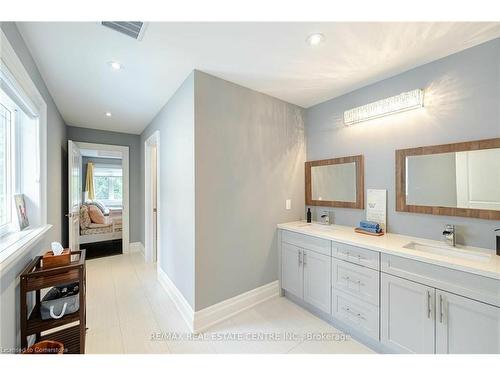 1040 Kent Avenue, Oakville, ON - Indoor Photo Showing Bathroom