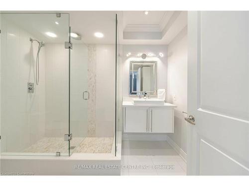 1040 Kent Avenue, Oakville, ON - Indoor Photo Showing Bathroom