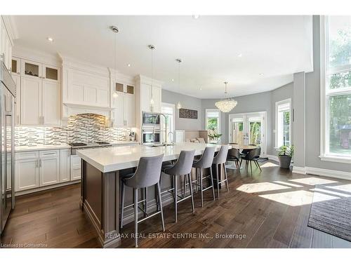 1040 Kent Avenue, Oakville, ON - Indoor Photo Showing Kitchen With Upgraded Kitchen