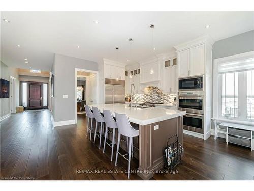 1040 Kent Avenue, Oakville, ON - Indoor Photo Showing Kitchen With Upgraded Kitchen