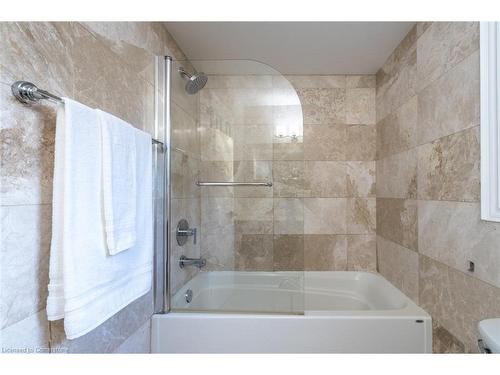 2165 Meadowbrook Road, Burlington, ON - Indoor Photo Showing Bathroom