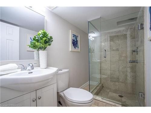 2165 Meadowbrook Road, Burlington, ON - Indoor Photo Showing Bathroom