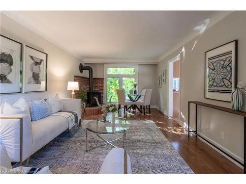 2165 Meadowbrook Road, Burlington, ON - Indoor Photo Showing Living Room