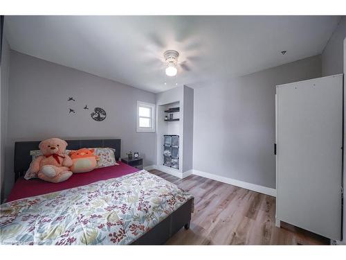 36 Kerr Street, Cambridge, ON - Indoor Photo Showing Bedroom