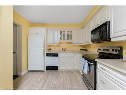 27-638 Forestwood Crescent, Burlington, ON - Indoor Photo Showing Kitchen