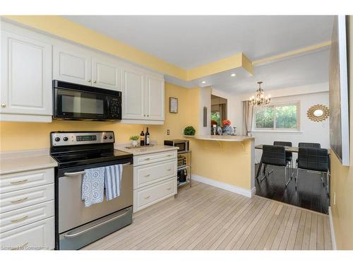 27-638 Forestwood Crescent, Burlington, ON - Indoor Photo Showing Kitchen