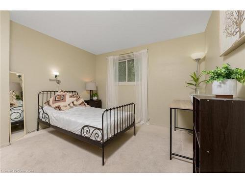 27-638 Forestwood Crescent, Burlington, ON - Indoor Photo Showing Bedroom