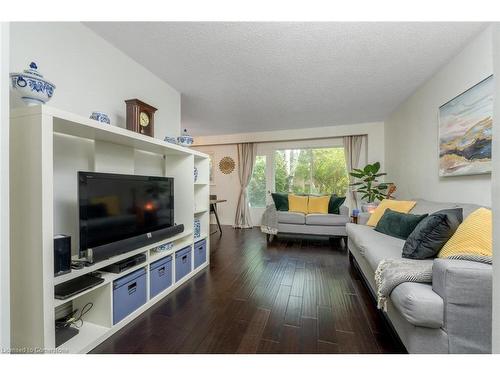 638 Forestwood Crescent, Burlington, ON - Indoor Photo Showing Living Room