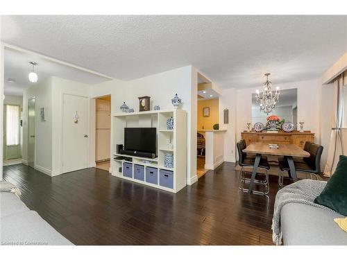 638 Forestwood Crescent, Burlington, ON - Indoor Photo Showing Living Room