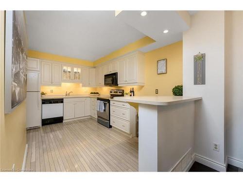 27-638 Forestwood Crescent, Burlington, ON - Indoor Photo Showing Kitchen