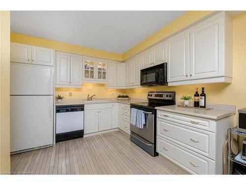 27-638 Forestwood Crescent, Burlington, ON - Indoor Photo Showing Kitchen