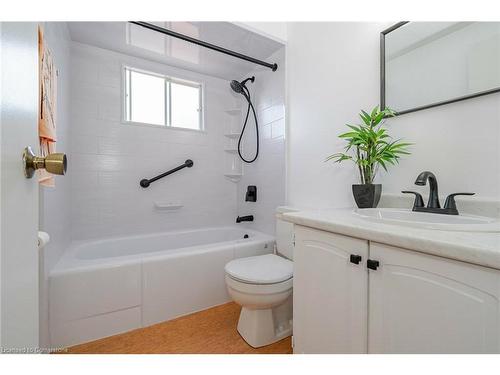 198 Martindale Crescent, Brampton, ON - Indoor Photo Showing Bathroom