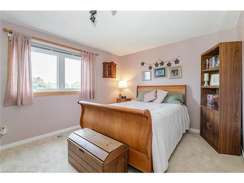 198 Martindale Crescent, Brampton, ON - Indoor Photo Showing Bedroom