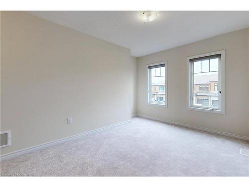 32 Sugarmay Avenue Avenue, Thorold, ON - Indoor Photo Showing Other Room