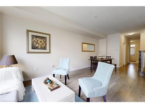 32 Sugarmay Avenue Avenue, Thorold, ON - Indoor Photo Showing Living Room