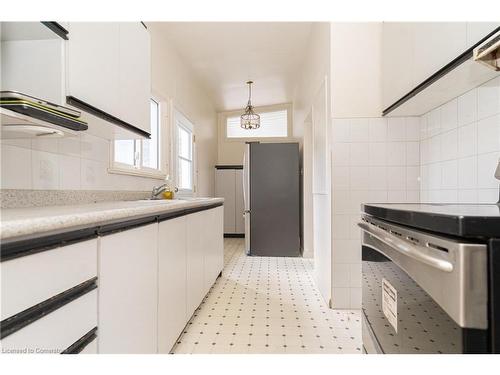 32 Pynford Crescent, Toronto, ON - Indoor Photo Showing Kitchen