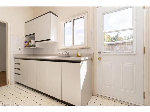 32 Pynford Crescent, Toronto, ON - Indoor Photo Showing Kitchen