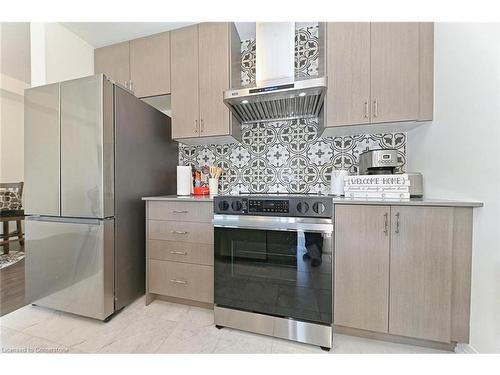 19-15 Blacklock Street, Cambridge, ON - Indoor Photo Showing Kitchen With Stainless Steel Kitchen