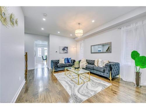 199 Mcknight Avenue, Waterdown, ON - Indoor Photo Showing Living Room