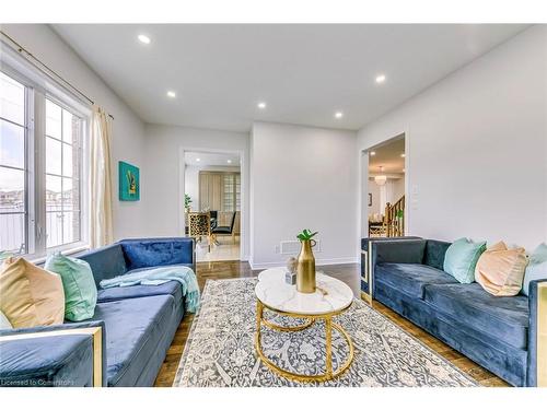 199 Mcknight Avenue, Waterdown, ON - Indoor Photo Showing Living Room