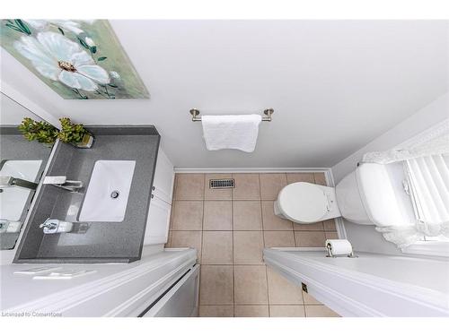 199 Mcknight Avenue, Waterdown, ON - Indoor Photo Showing Bathroom