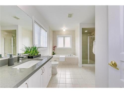 199 Mcknight Avenue, Waterdown, ON - Indoor Photo Showing Bathroom