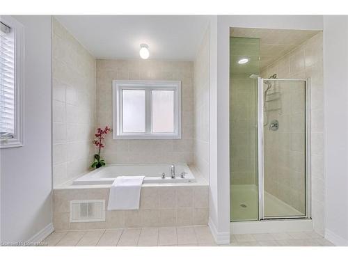 199 Mcknight Avenue, Waterdown, ON - Indoor Photo Showing Bathroom