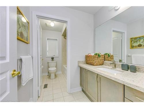 199 Mcknight Avenue, Waterdown, ON - Indoor Photo Showing Bathroom