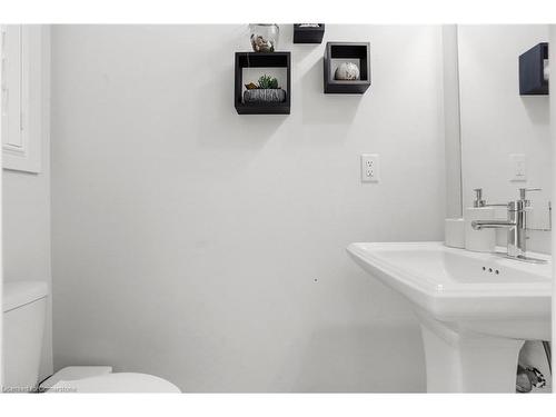 49 Burley Lane, Hamilton, ON - Indoor Photo Showing Bathroom