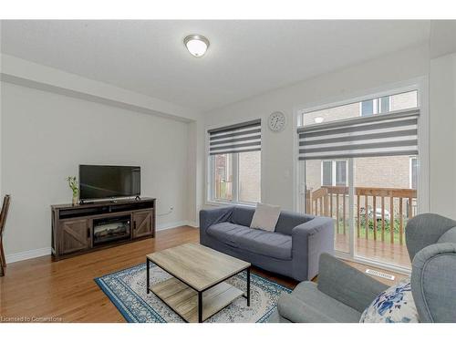 89 Finegan Circle, Brampton, ON - Indoor Photo Showing Living Room