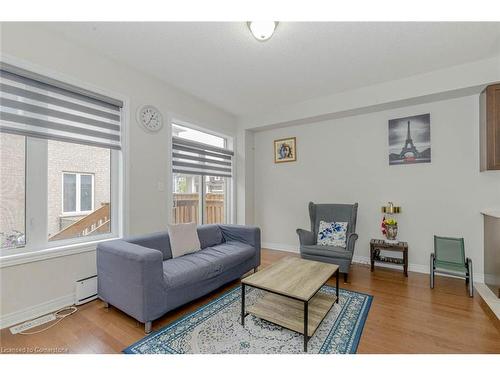 89 Finegan Circle, Brampton, ON - Indoor Photo Showing Living Room