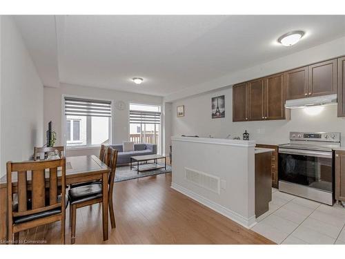 89 Finegan Circle, Brampton, ON - Indoor Photo Showing Kitchen