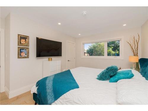 23 West Hampton Road, St. Catharines, ON - Indoor Photo Showing Bedroom