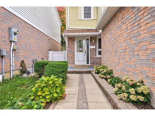 20 Scarfair Pathway, Toronto, ON - Outdoor