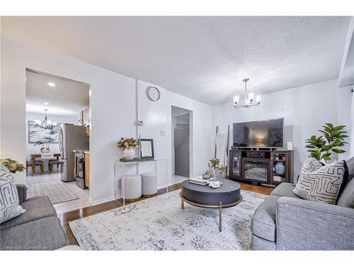 20 Scarfair Pathway, Toronto, ON - Indoor Photo Showing Living Room