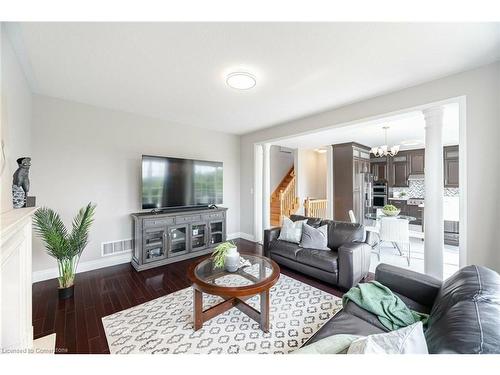 111 Bayridge Drive, Peel, ON - Indoor Photo Showing Living Room