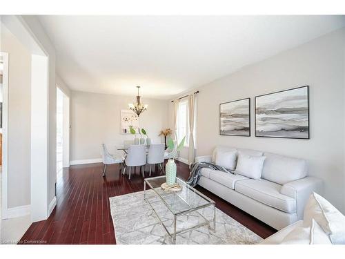 111 Bayridge Drive, Peel, ON - Indoor Photo Showing Living Room