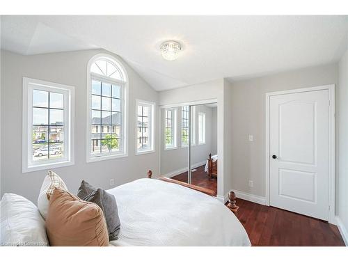 111 Bayridge Drive, Peel, ON - Indoor Photo Showing Bedroom